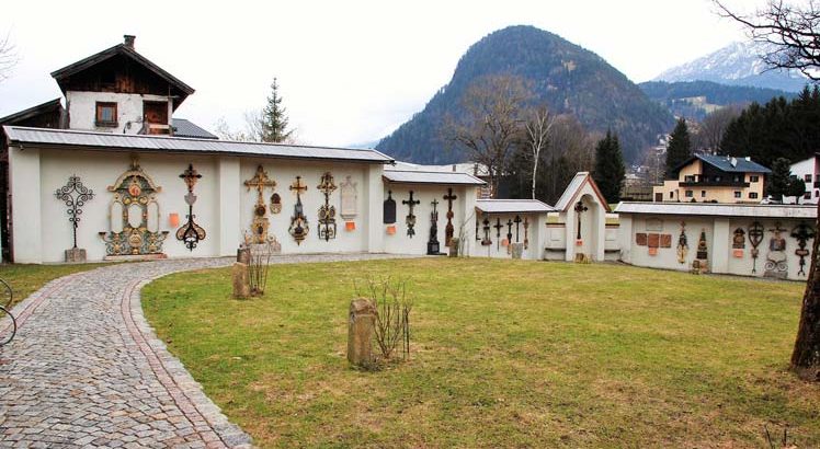 Lustiger Friedhof Kramsach ©Alpbachtal Seenland Tourismus / Museumsfriedhof Tirol