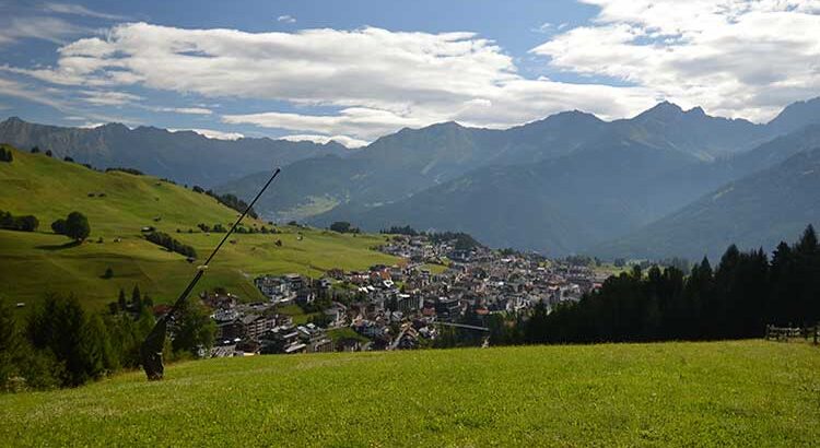 Serfaus vanaf het wandelpad richting Högalm en Högsee.